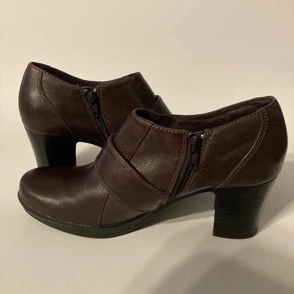 Clarks Ankle Boots - Picture 7 of 7